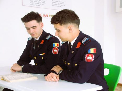 Read more about the article Distincții la matematică