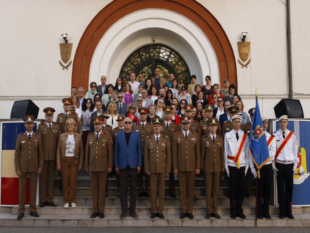 Read more about the article 114 ani de lumină, onoare și devenire