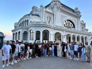 Read more about the article Tabără la mare pentru elevii merituoși