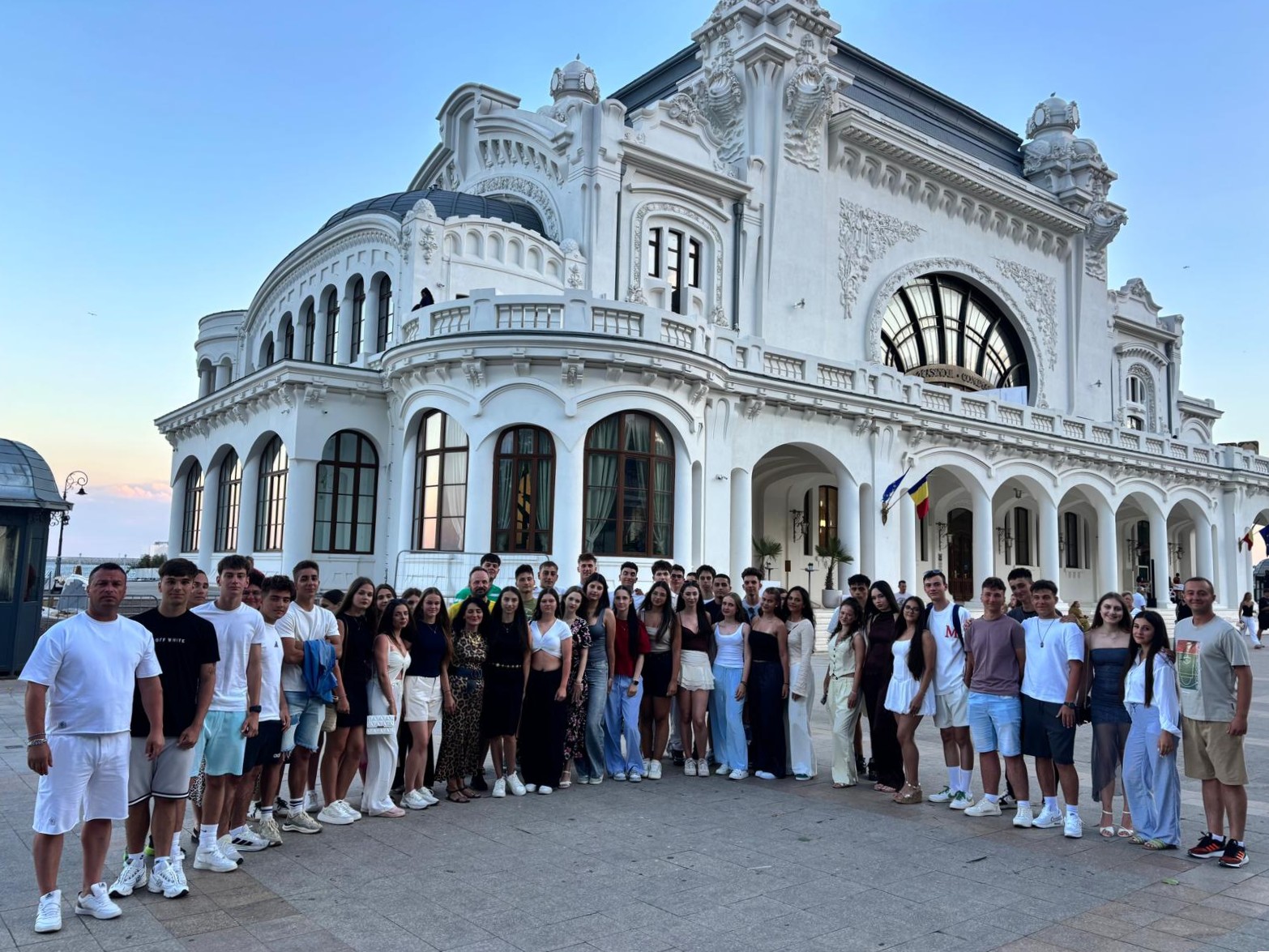 Read more about the article Tabără la mare pentru elevii merituoși